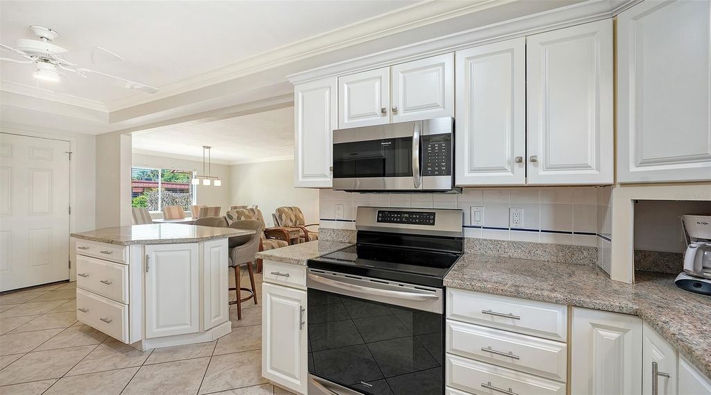 Image 12 of property listing at 9538 AZURE COVE, Bradenton, FL 34210