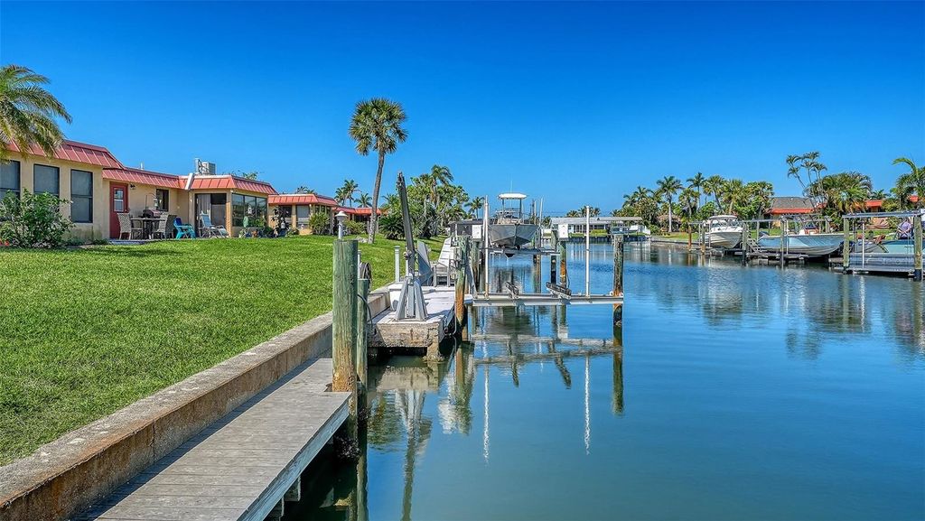 Image 20 of property listing at 9538 AZURE COVE, Bradenton, FL 34210