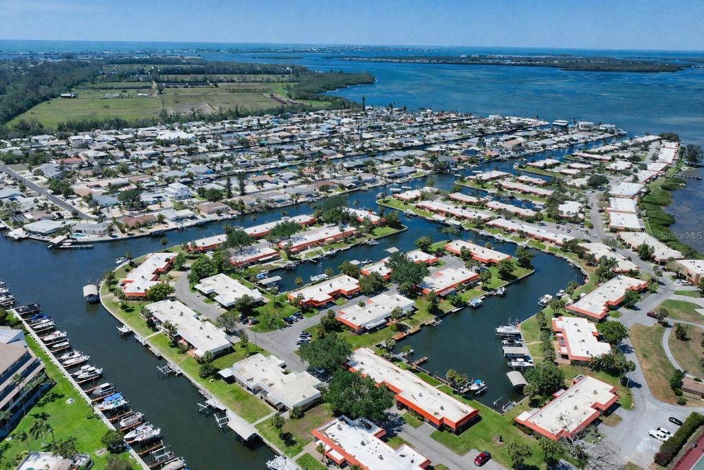 Image 30 of property listing at 9538 AZURE COVE, Bradenton, FL 34210
