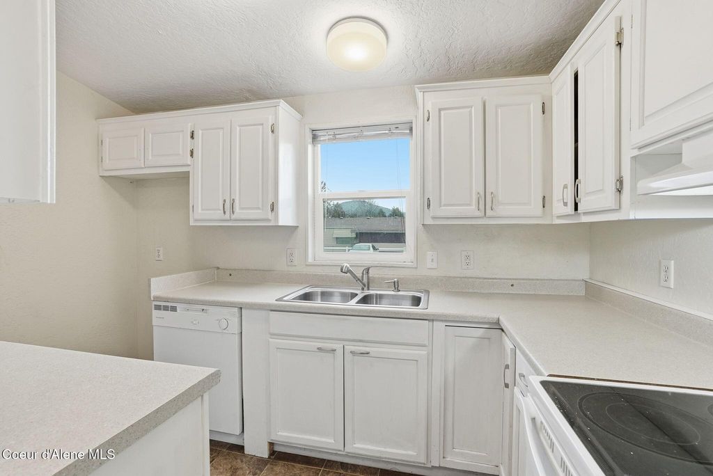 2489 W Plymouth CIR, Coeur d'Alene, ID 83815 photo 6