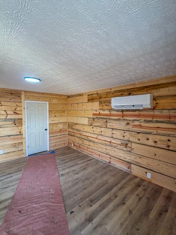 25 Hawk Drive, Burnside, KY 42519