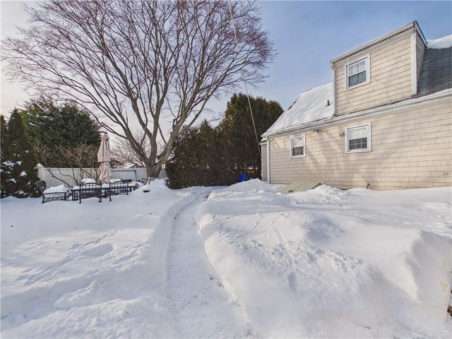 106 Fales Road, Bristol, RI 02809