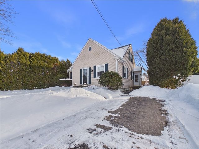106 Fales Road, Bristol, RI 02809