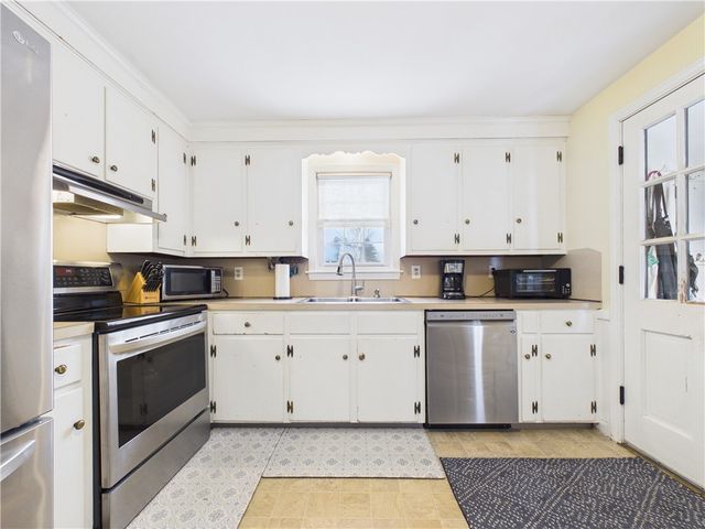 106 Fales Road, Bristol, RI 02809