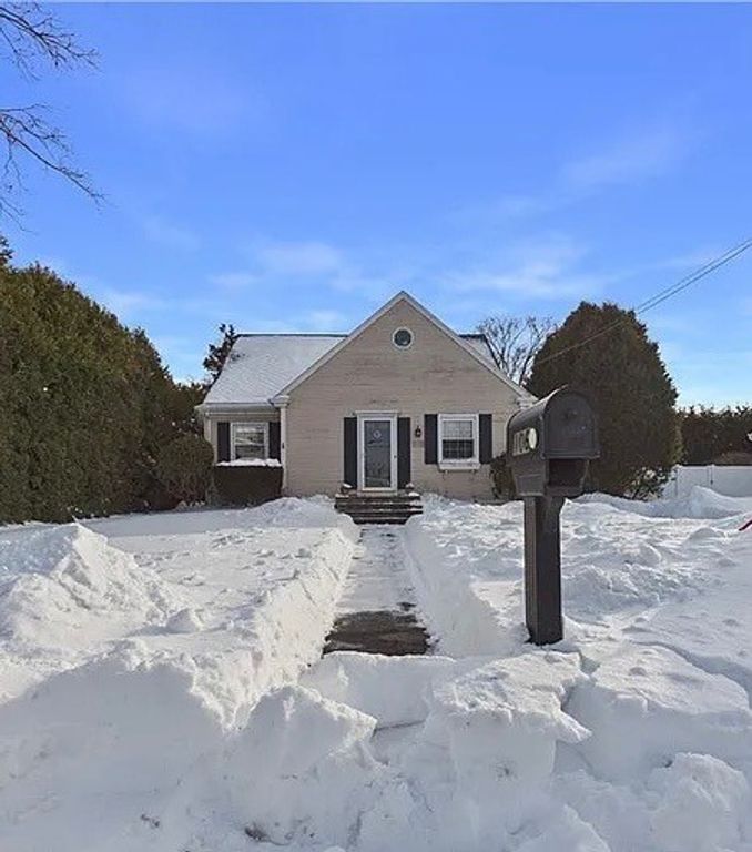 106 Fales Road, Bristol, RI 02809