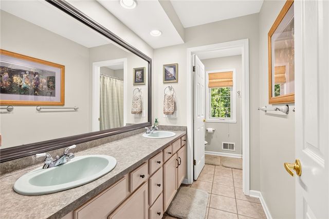 341 Thornebush Drive, Victor, NY 14564