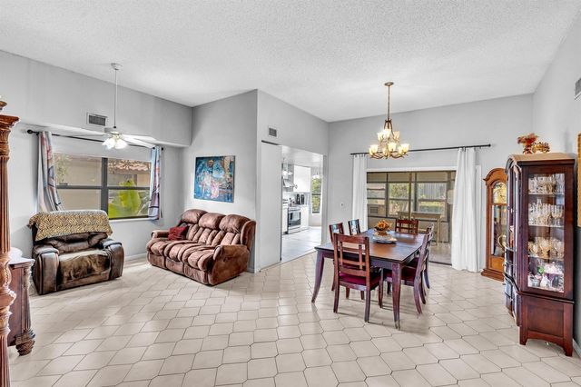 5463 Alta Way, Lake Worth, FL 33467