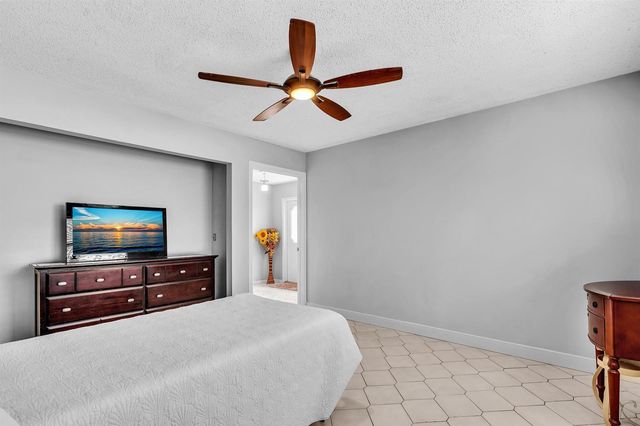 5463 Alta Way, Lake Worth, FL 33467