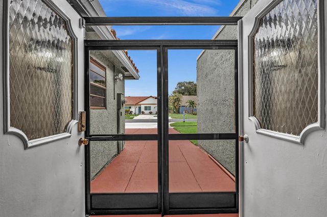 5463 Alta Way, Lake Worth, FL 33467