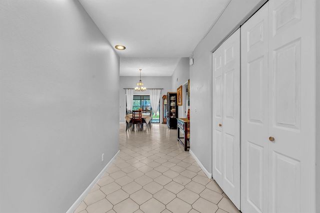 5463 Alta Way, Lake Worth, FL 33467