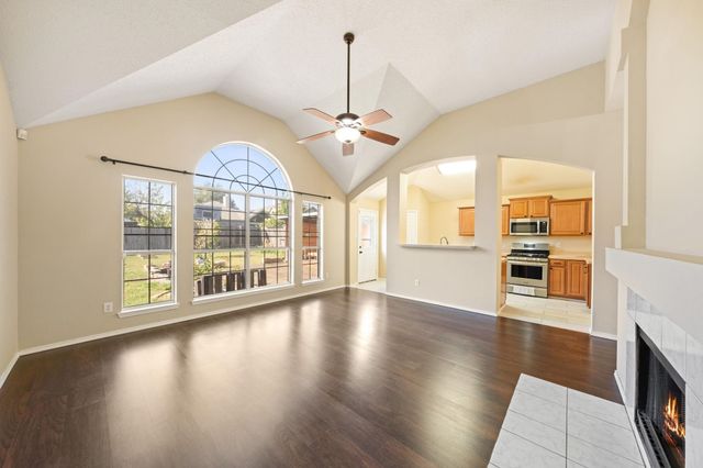 6718 Meadowcrest Drive, Arlington, TX 76002