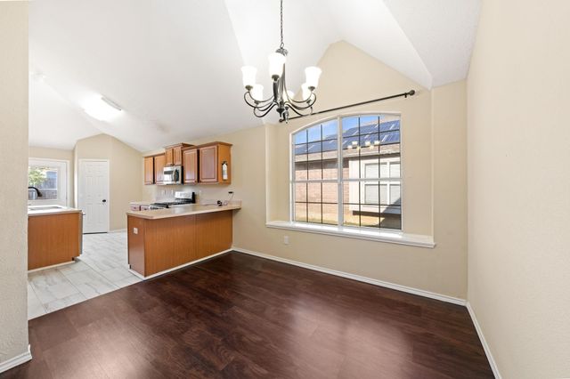 6718 Meadowcrest Drive, Arlington, TX 76002