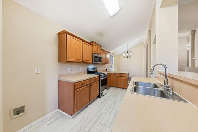 6718 Meadowcrest Drive, Arlington, TX 76002