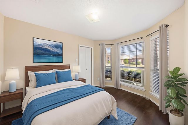 6718 Meadowcrest Drive, Arlington, TX 76002