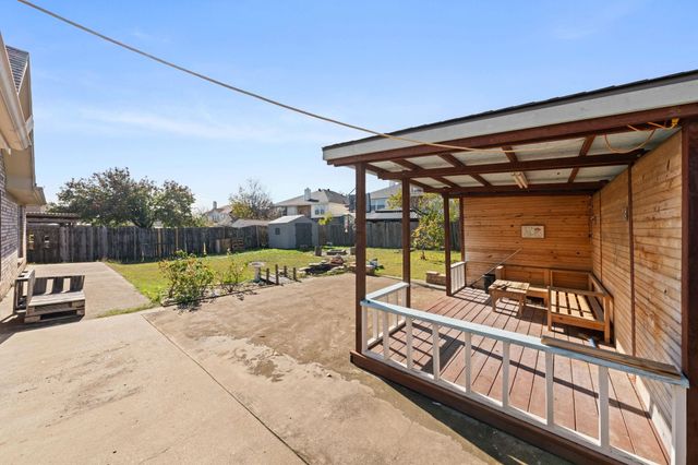 6718 Meadowcrest Drive, Arlington, TX 76002