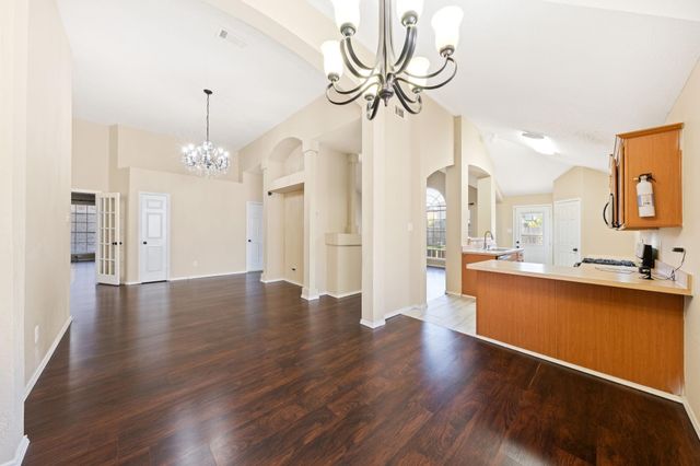 6718 Meadowcrest Drive, Arlington, TX 76002