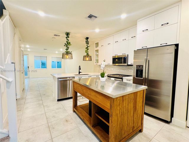 10295 NW 64th Terrace 104, Doral, FL 33178