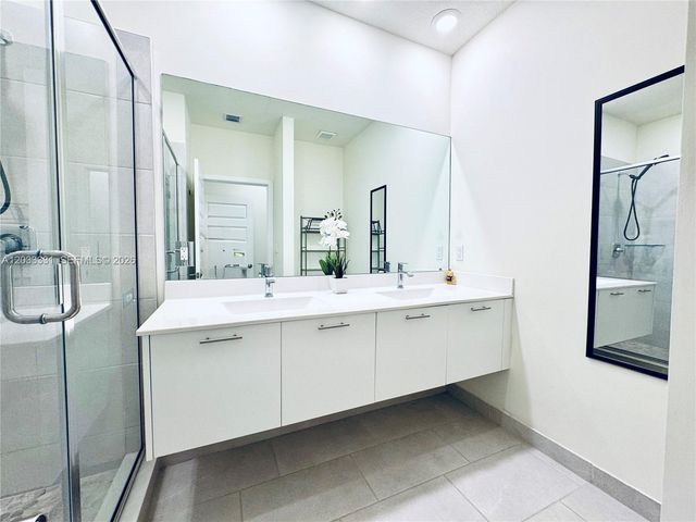 10295 NW 64th Terrace 104, Doral, FL 33178