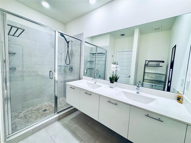 10295 NW 64th Terrace 104, Doral, FL 33178