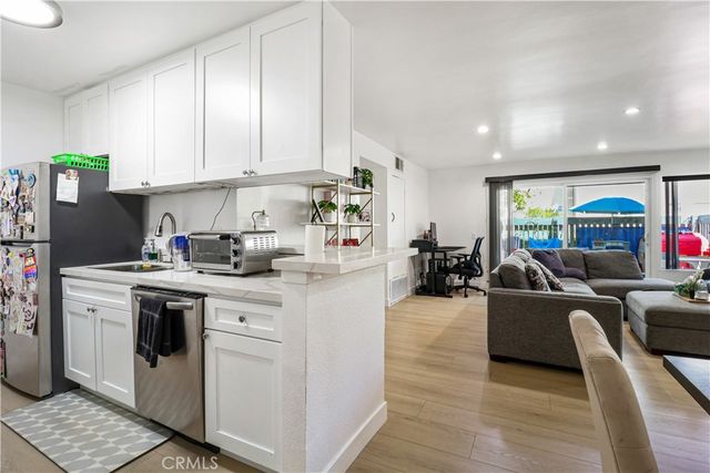 5700 Etiwanda 105, Tarzana, CA 91356