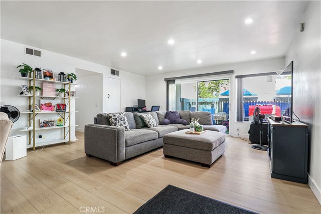 5700 Etiwanda 105, Tarzana, CA 91356