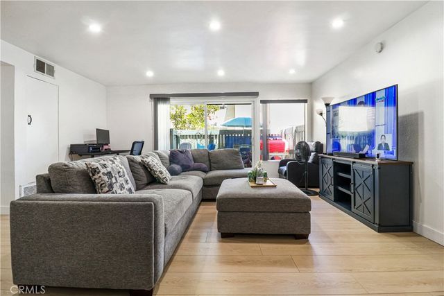 5700 Etiwanda 105, Tarzana, CA 91356
