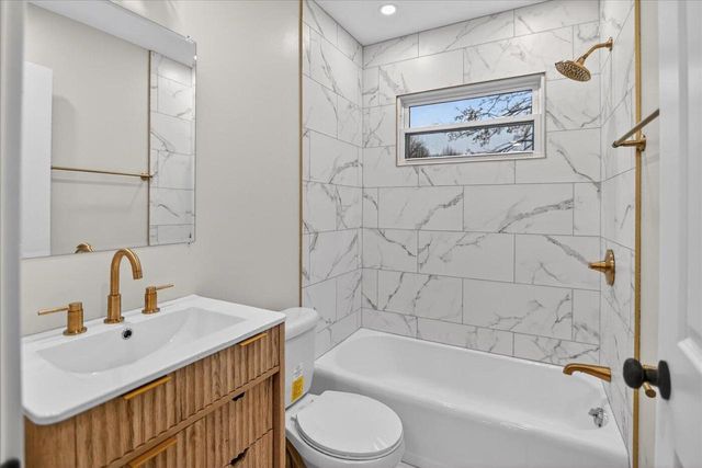 130 Buckingham LANE, Madison, WI 53714