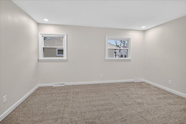 130 Buckingham LANE, Madison, WI 53714