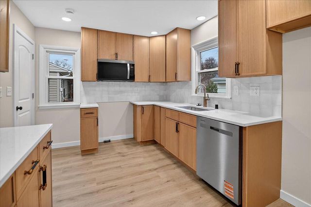 130 Buckingham LANE, Madison, WI 53714