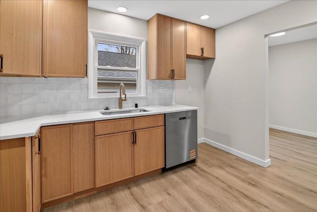 130 Buckingham LANE, Madison, WI 53714