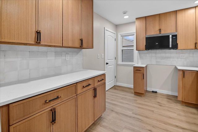 130 Buckingham LANE, Madison, WI 53714