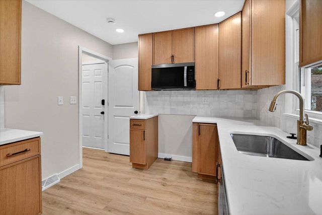 130 Buckingham LANE, Madison, WI 53714