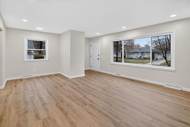 130 Buckingham LANE, Madison, WI 53714