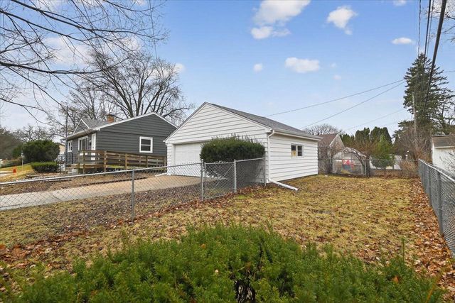 130 Buckingham LANE, Madison, WI 53714