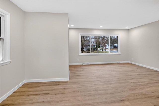 130 Buckingham LANE, Madison, WI 53714