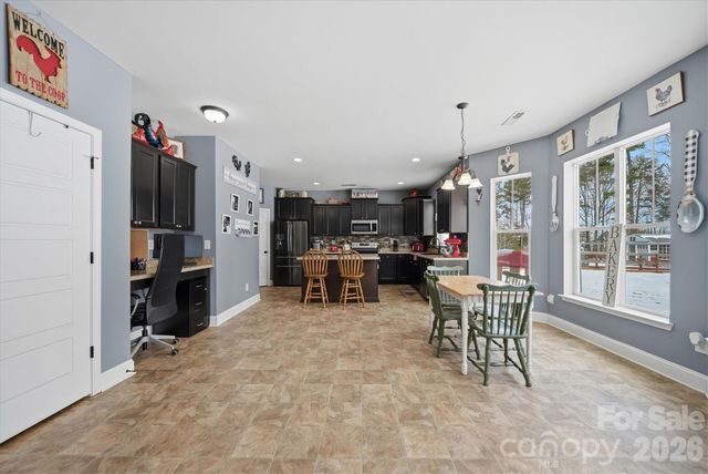 136 Mountain Island Drive, Statesville, NC 28677