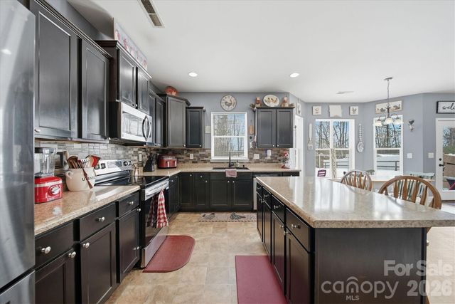 136 Mountain Island Drive, Statesville, NC 28677