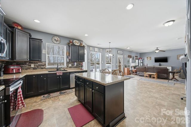 136 Mountain Island Drive, Statesville, NC 28677