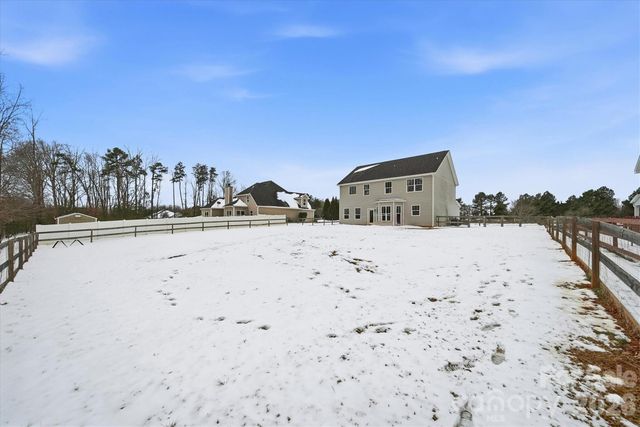 136 Mountain Island Drive, Statesville, NC 28677