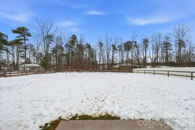 136 Mountain Island Drive, Statesville, NC 28677