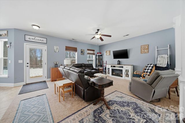 136 Mountain Island Drive, Statesville, NC 28677