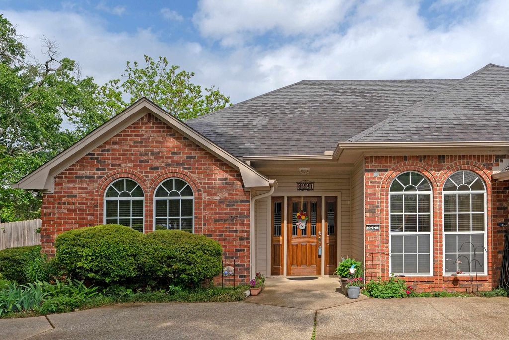 3221 Lopez Court, Longview, TX 75605
