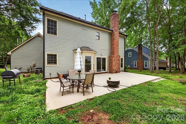 1045 Fairway Ridge Road NW, Concord, NC 28027