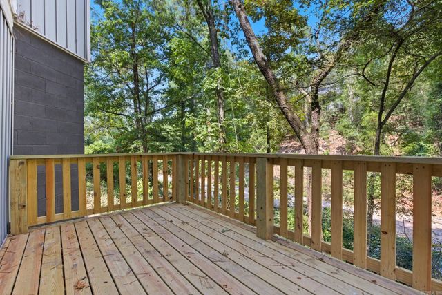 26 Tallyho Ln, Little Rock, AR 72227