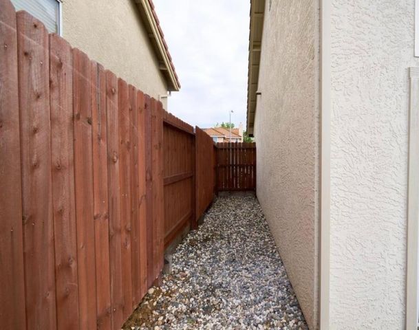 9452 Markfield Way, Sacramento, CA 95829