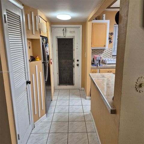 8460 Sunrise Lakes Blvd 210, Sunrise, FL 33322