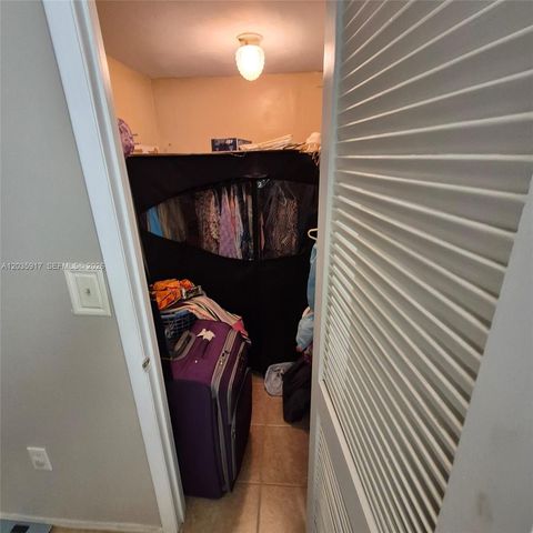 8460 Sunrise Lakes Blvd 210, Sunrise, FL 33322