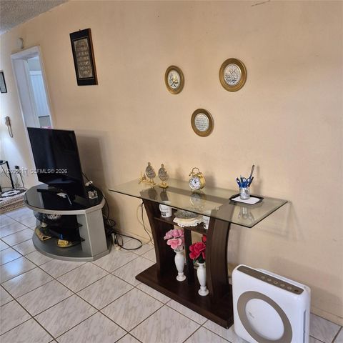 8460 Sunrise Lakes Blvd 210, Sunrise, FL 33322