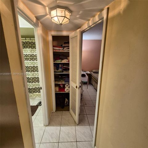 8460 Sunrise Lakes Blvd 210, Sunrise, FL 33322
