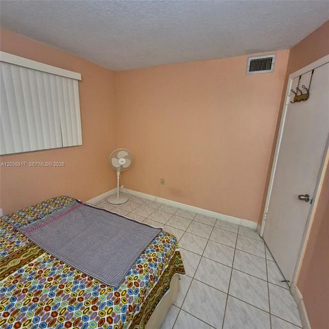 8460 Sunrise Lakes Blvd 210, Sunrise, FL 33322